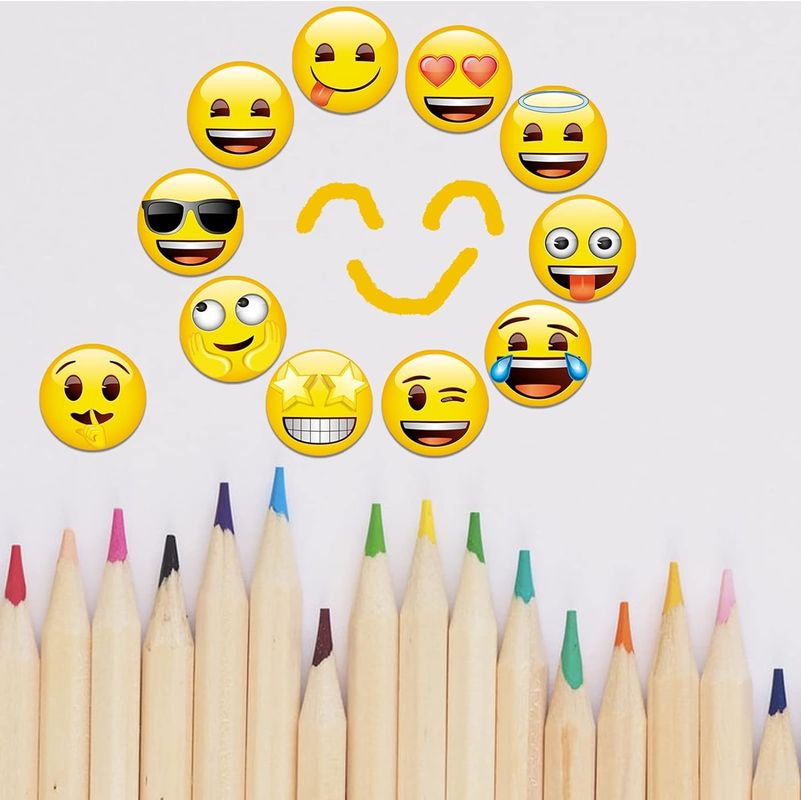 54pcs Emoji lindos Magnetos decorativos para el refrigerador Magnetos de pizarra